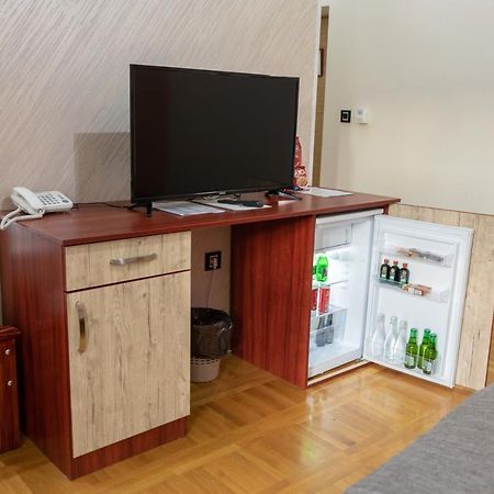 Hotel Kutko Pančevo Zewnętrze zdjęcie