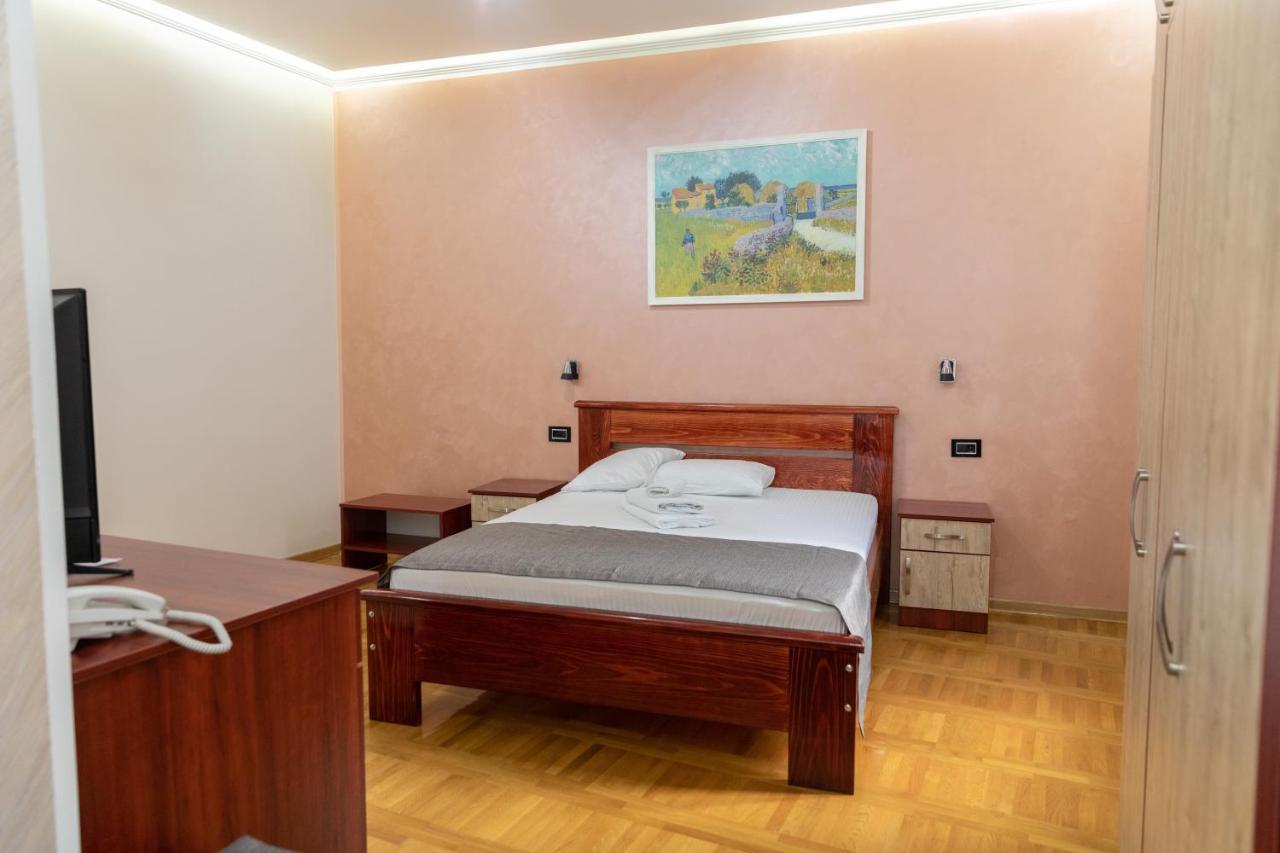 Hotel Kutko Pančevo Zewnętrze zdjęcie