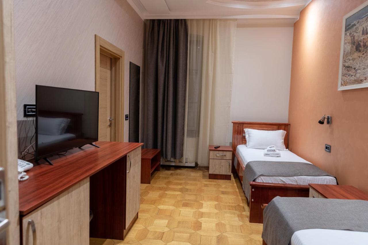 Hotel Kutko Pančevo Zewnętrze zdjęcie